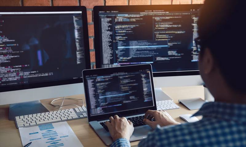 数据科学选型:R与Python如何赋能翁源县网站建设?
